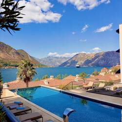 Huma Kotor Bay