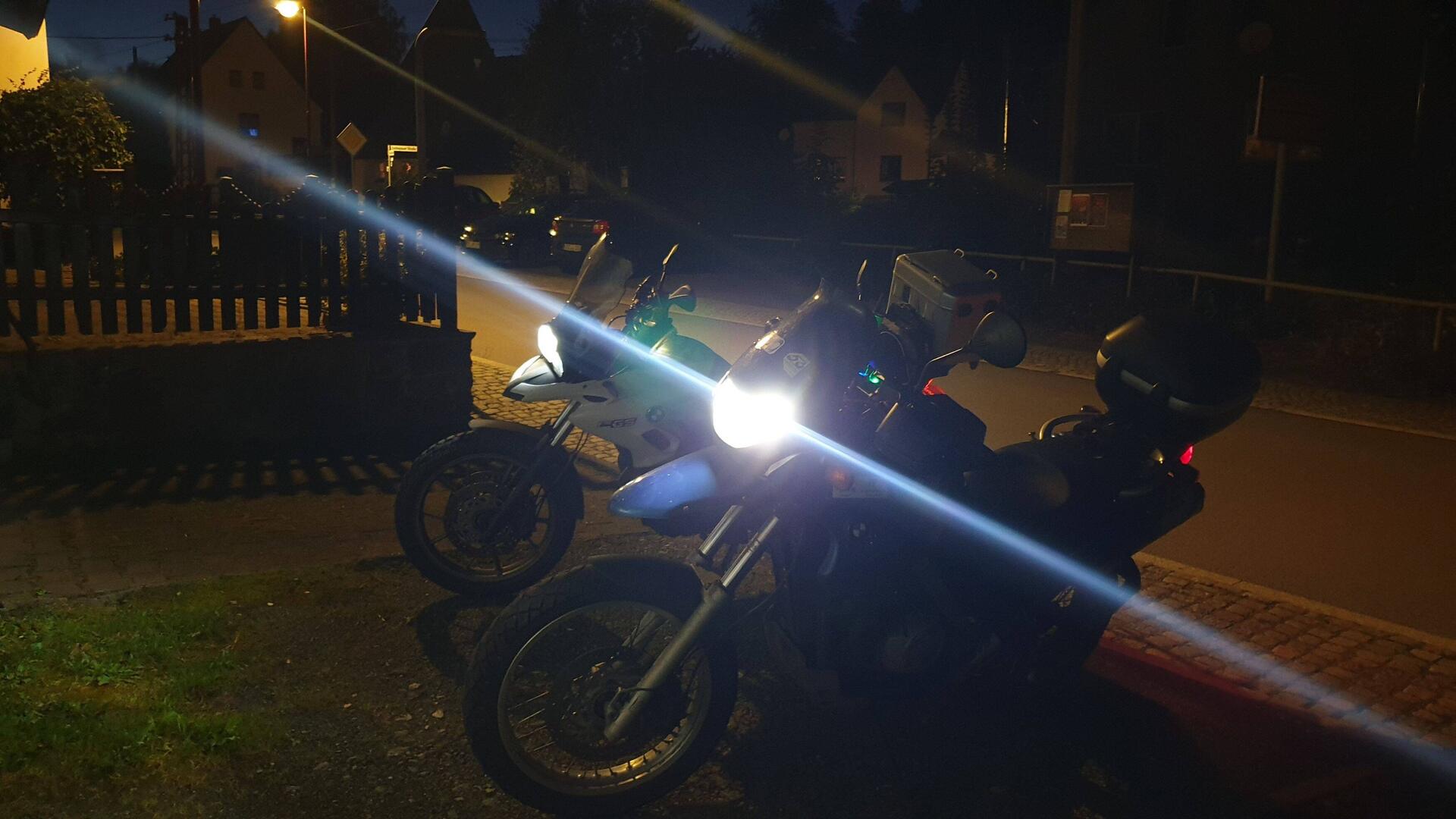 Elkes Motorrad mit neuem Licht