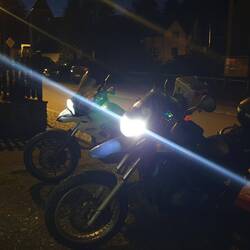 Elkes Motorrad mit neuem Licht