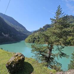 der riesige Stausee
