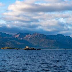 Beware, rocky islands miles out.