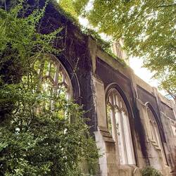 Ein nicht so gruseliges Bild von "St Dunstan in the East Church Garden"