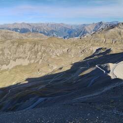 NO zum Mont Blanc, weit im Hintergrund noch weiss
