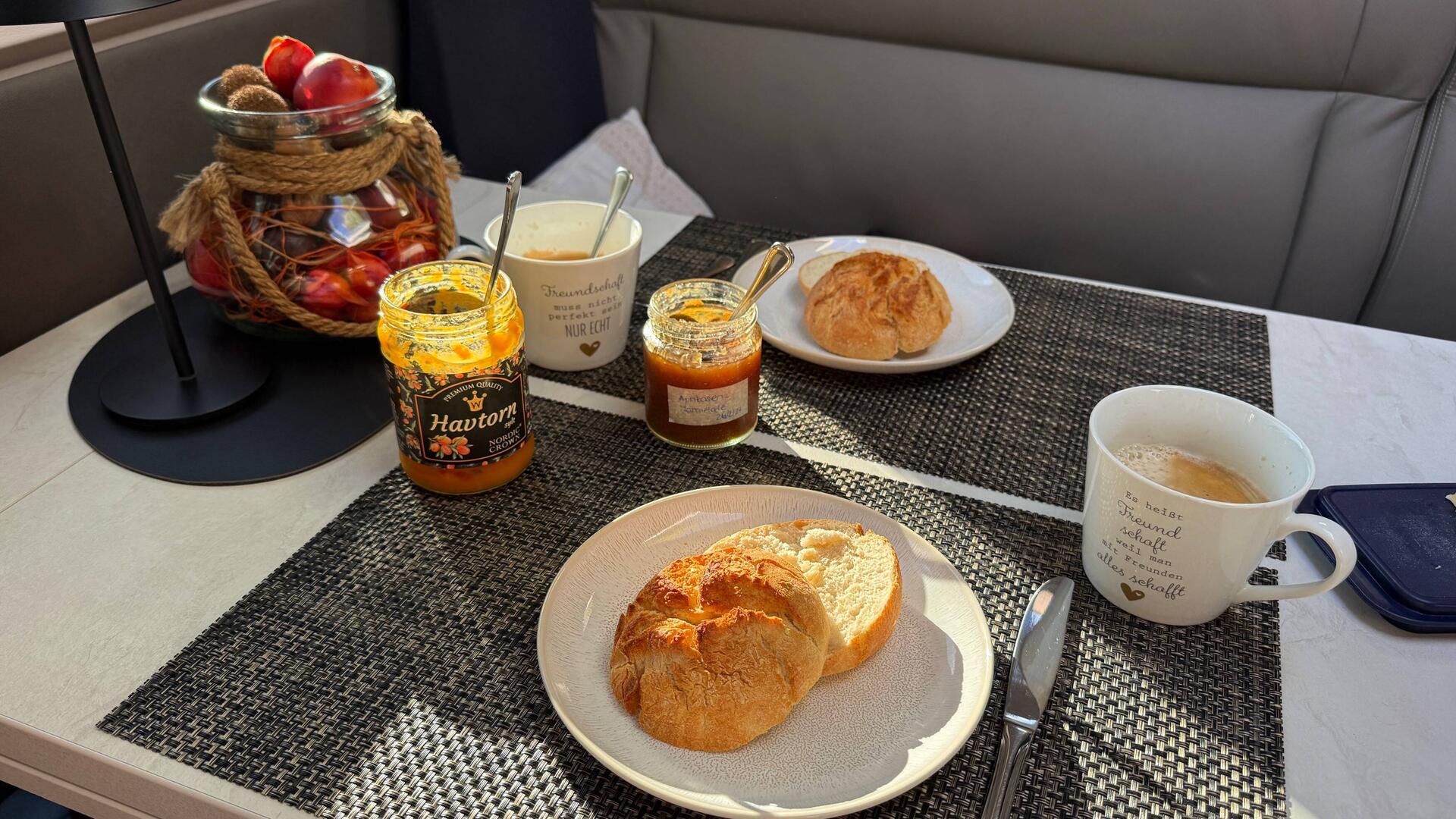 Bevor es losgeht, wird gefrühstückt