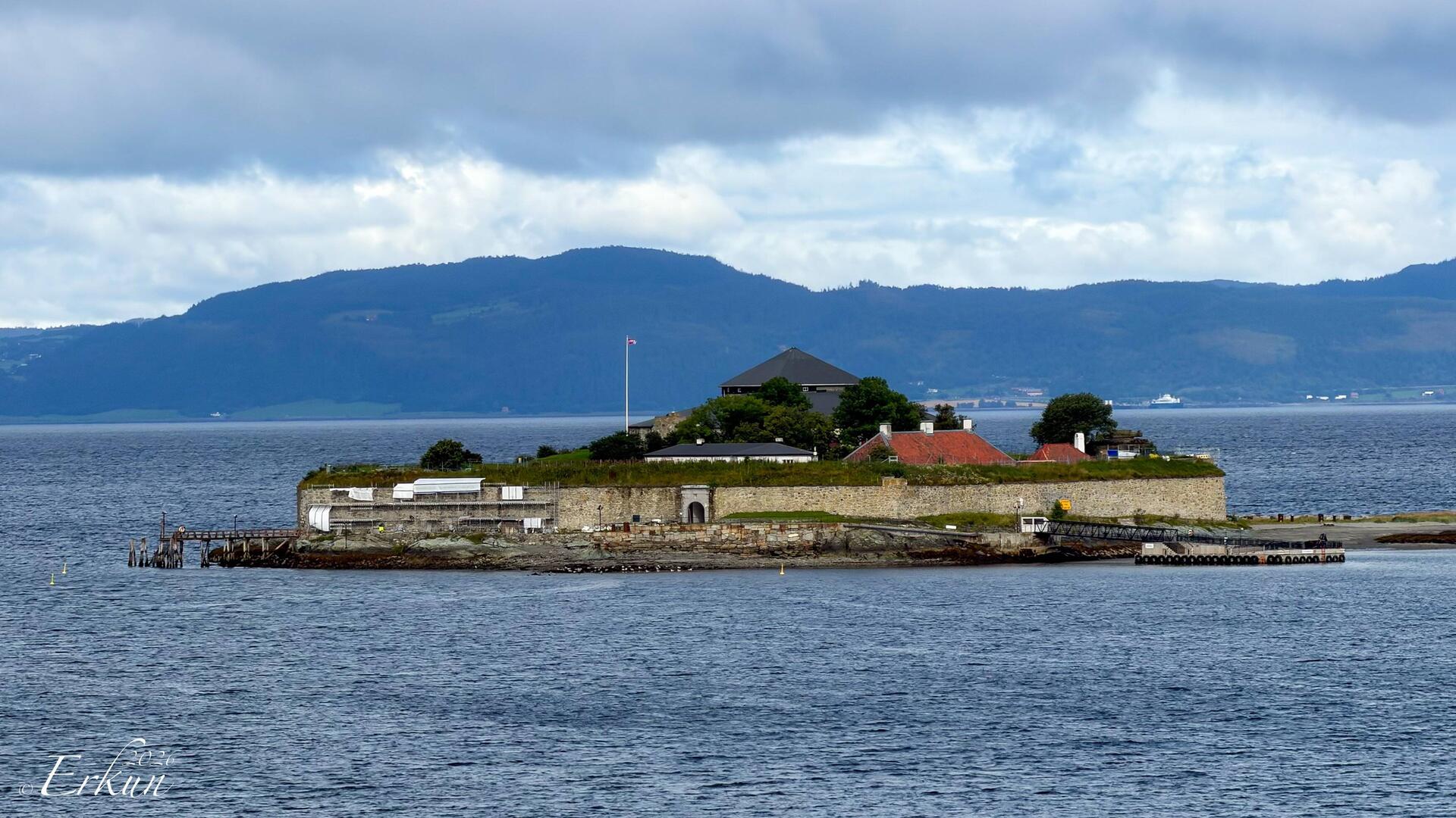 The historic fortifications on Munkholmen Island ... this time with a bit of sunshine — Trondheim.