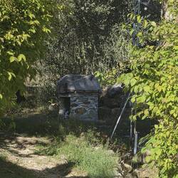 Auch an Grillplätzen mangelt es hier nicht.