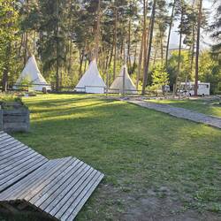 Campingplatz süß mit Indianer Zelte zum mieten