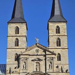 ...denn dort thront das ehemalige Benediktinerkloster St.Michael mit nettem Biergarten.