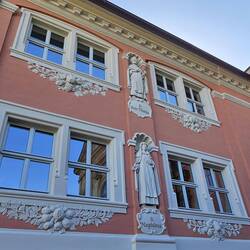 Barocke Eingangsfassade des Karmeliterklosters
