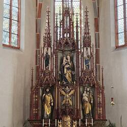 ...ein prächtiger barocker Marienaltar. St. Jakob ist Anlaufpunkt des fränkischen Jakobswegs von...