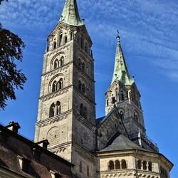 Die beiden dem Domplatz zugewandten nordöstlichen Türme und die beiden...