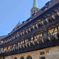 ...das Historische Museum und die Dombauhütte.