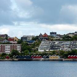 Colorful bathing cabins along the shoreline — Kristiansund.