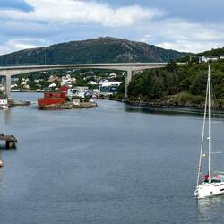 The Nordsund Bridge connects Nordlandet (R) with Gomalandet — Kristiansund.