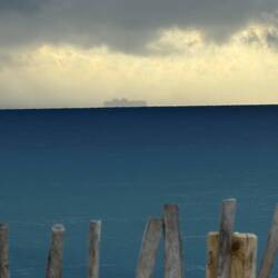 Ein Geisterschiff???🤪 Mystisch, wie es aus dem Regenschleier hervor kam