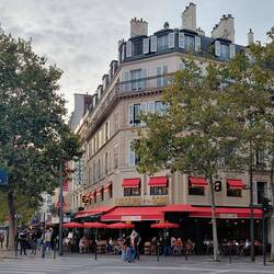 No mistaking the Paris scene