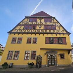 Das Renaissancegebäude :Haus zum Sonneborn" aus dem 16. Jh. steht in der Gasse Große Arche