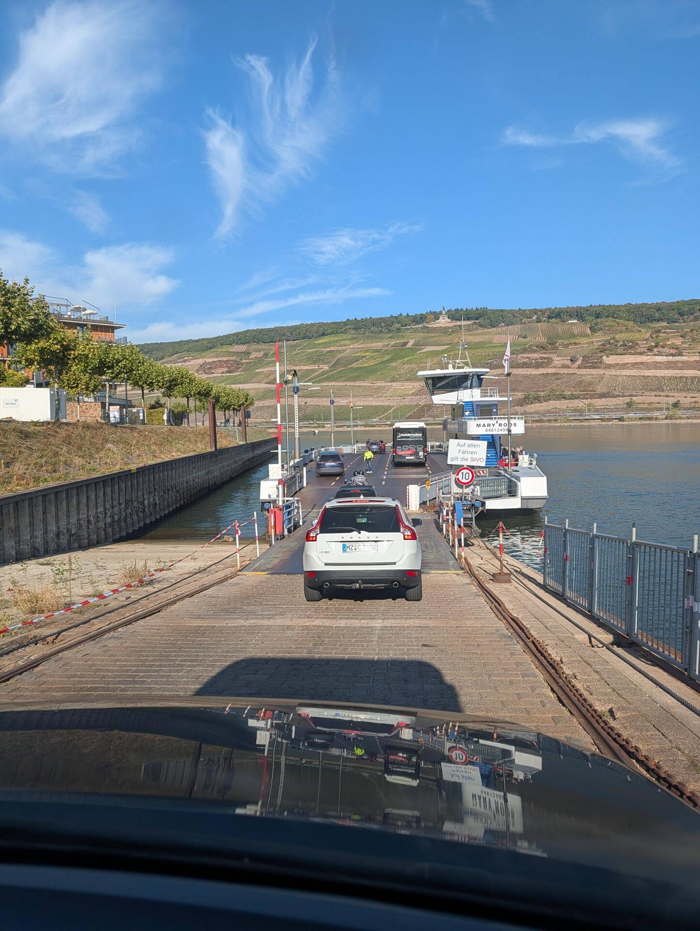 Fähre über den Rhein