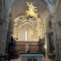 Flying Mary (of the Assumption) over the altar
