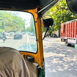 In Delhi unterwegs mit tuk-tuk und Uber
