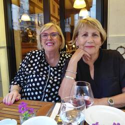 Julie and Linda have been travelling for almost 4 weeks and Paris is the last stop