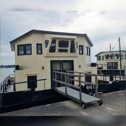 Großes Hausboot