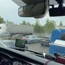 Da fliegen wir dahin, auf der Autobahn