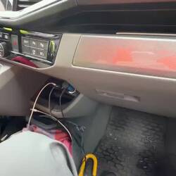 Abladen vor der Werkstatt, der Fahrradträger hat da wohl ein paar Schrammen abbekommen