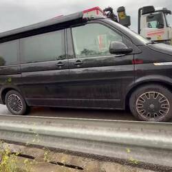 Da stehen wir, auf der Autobahn