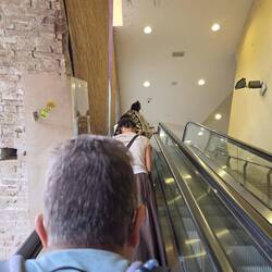 ... und dann 6 Rolltreppen nach oben.