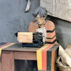 ... eine recht staubige Hütte