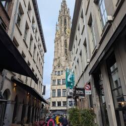 Hintergrund Turm der Liebfrauenkathedrale
