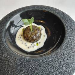 Lentil geleè with caviar creme