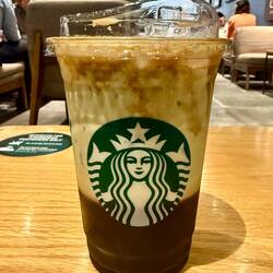 In einem Starbucks haben wir anschliessend Kaffee getrunken und lange gequatscht.