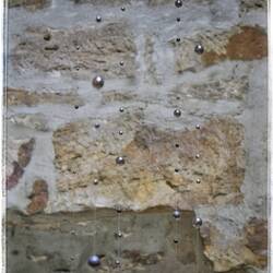 Installation "fallender Bleischrot"