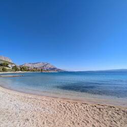 4 km vor Omis
