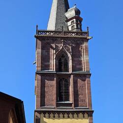 Turm der gotischen Stiftskirche von 1383/84, in der Kirche selbst...