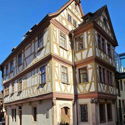Haus "Zu den Vier Gekrönten"...