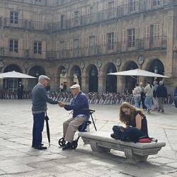 Nette kleine Szene auf dem Plaza Mayor