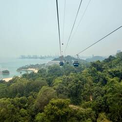 Mit einer zweiten Seilbahn bin ich anschliessend hinunter zum Strand gefahren.