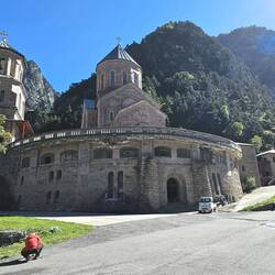 und schon beim Kloster "Mtavarangelozi"
