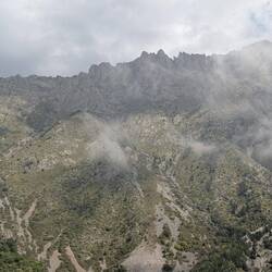 Und rundherum Berge, fast wie zu Hause