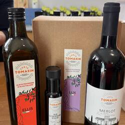 Unser Einkauf (natürlich finden wir auch noch eine Flasche Wein)