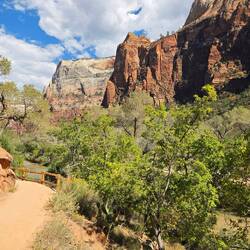 Zu den Emerald Pools
