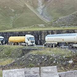 die LKWs befördern vor allem Propan Gas von Russland nach Armenien