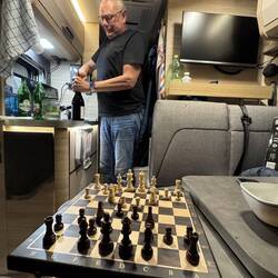 Danach wurde endlich mal Schach gespielt, dazu gab's Armenischen Wein ... 