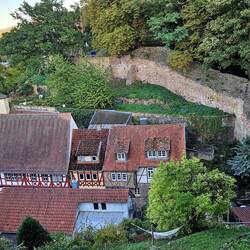 ...der Aussicht wegen auf Stadtbefestigungsanlagen, rote Ziegeldächer...