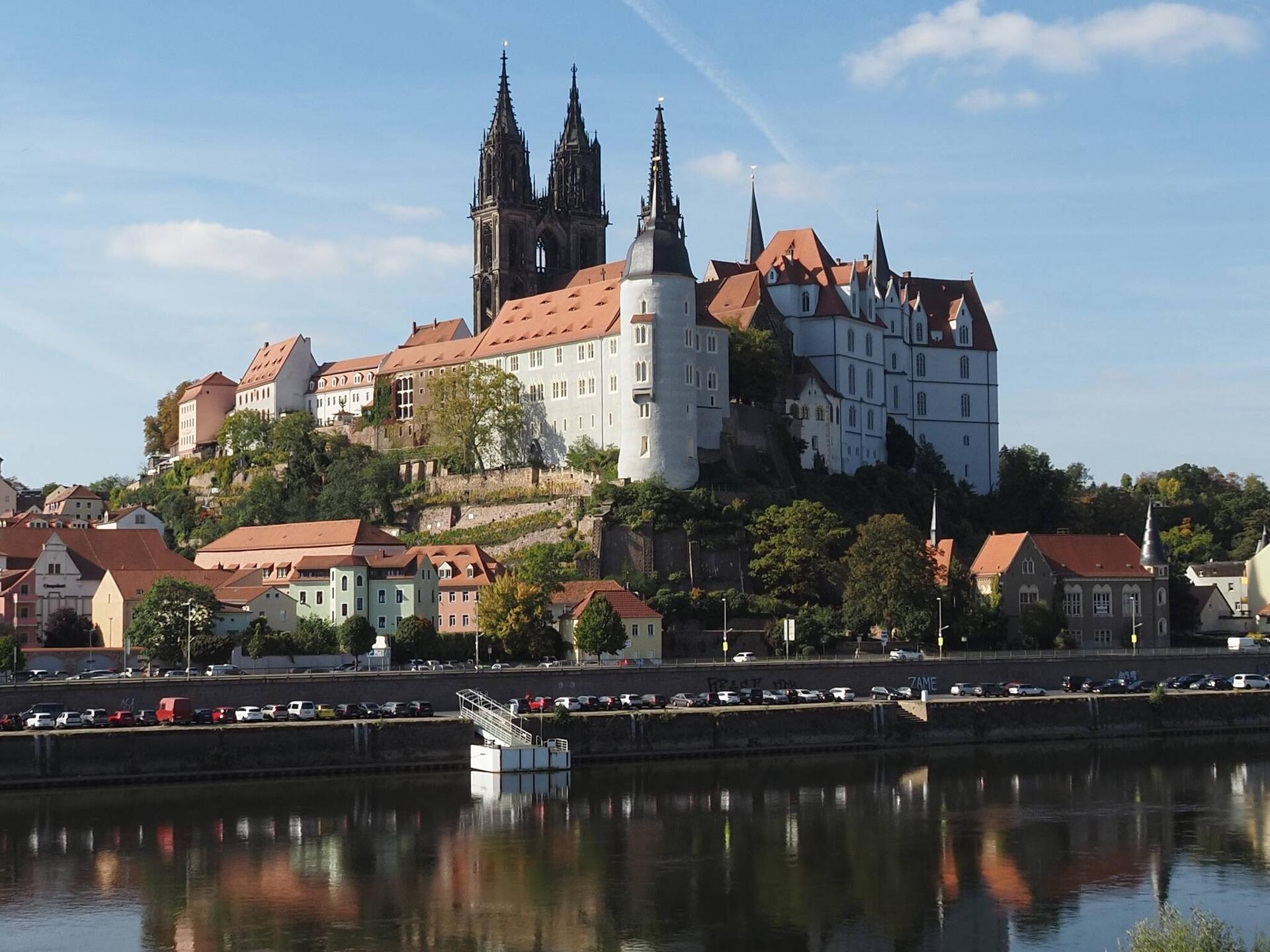Die Albrechtsburg zu Meißen ist der erste imposante Schloßbau auf dt. Boden