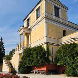 Es ist die 1:1 Nachbildung der pompejischen Villa Kastor und Pollux.