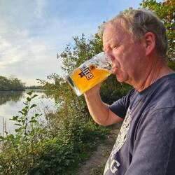 ...Mainbiergarten 🍻. Anschließend noch rüber zum Schloß...